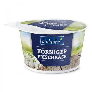 b*Körniger Frischkäse