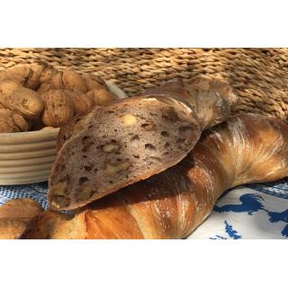 Wurzelbrot mit Walnüssen
