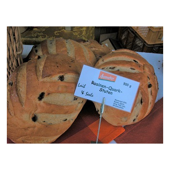 Rosinen-Quark-Stuten groß